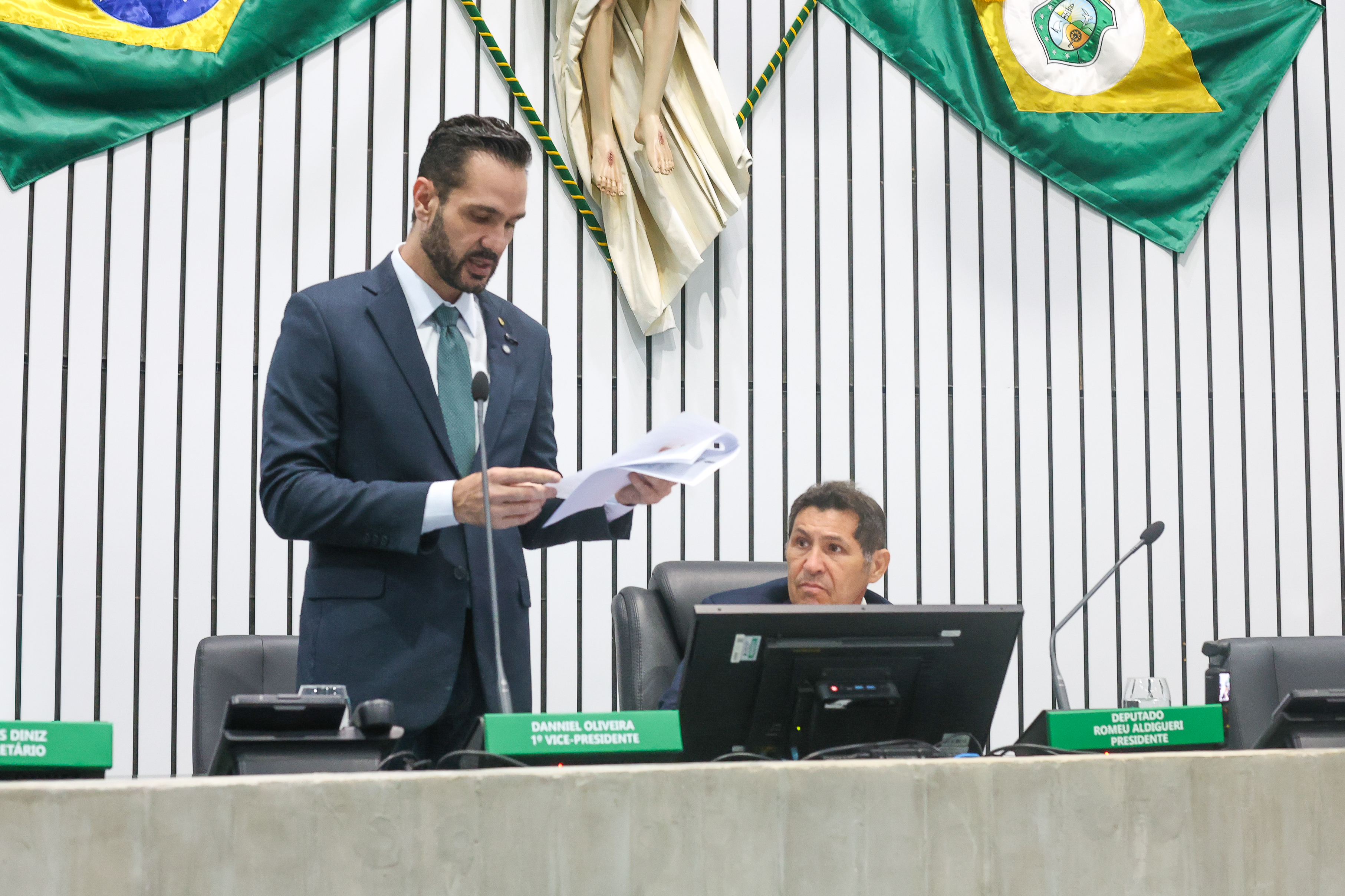 Alece inicia tramitação de oito projetos de parlamentares nesta terça-feira