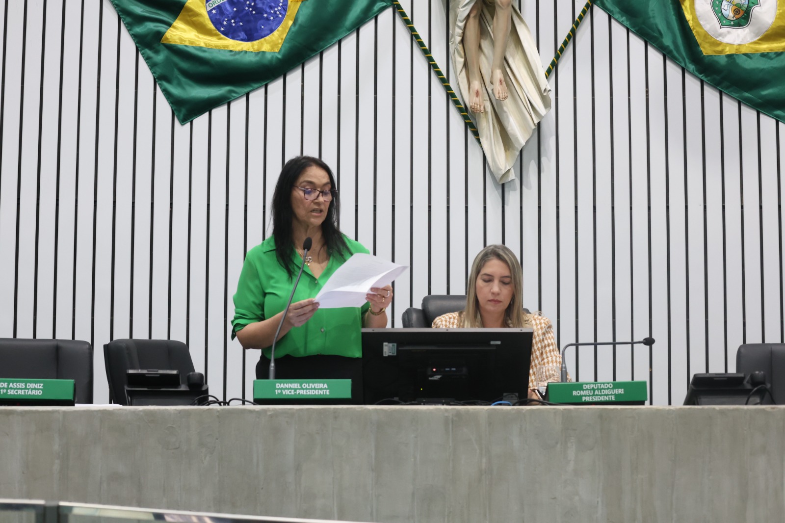 A leitura das matérias foi feita pela deputada Dra. Silvana (PL)