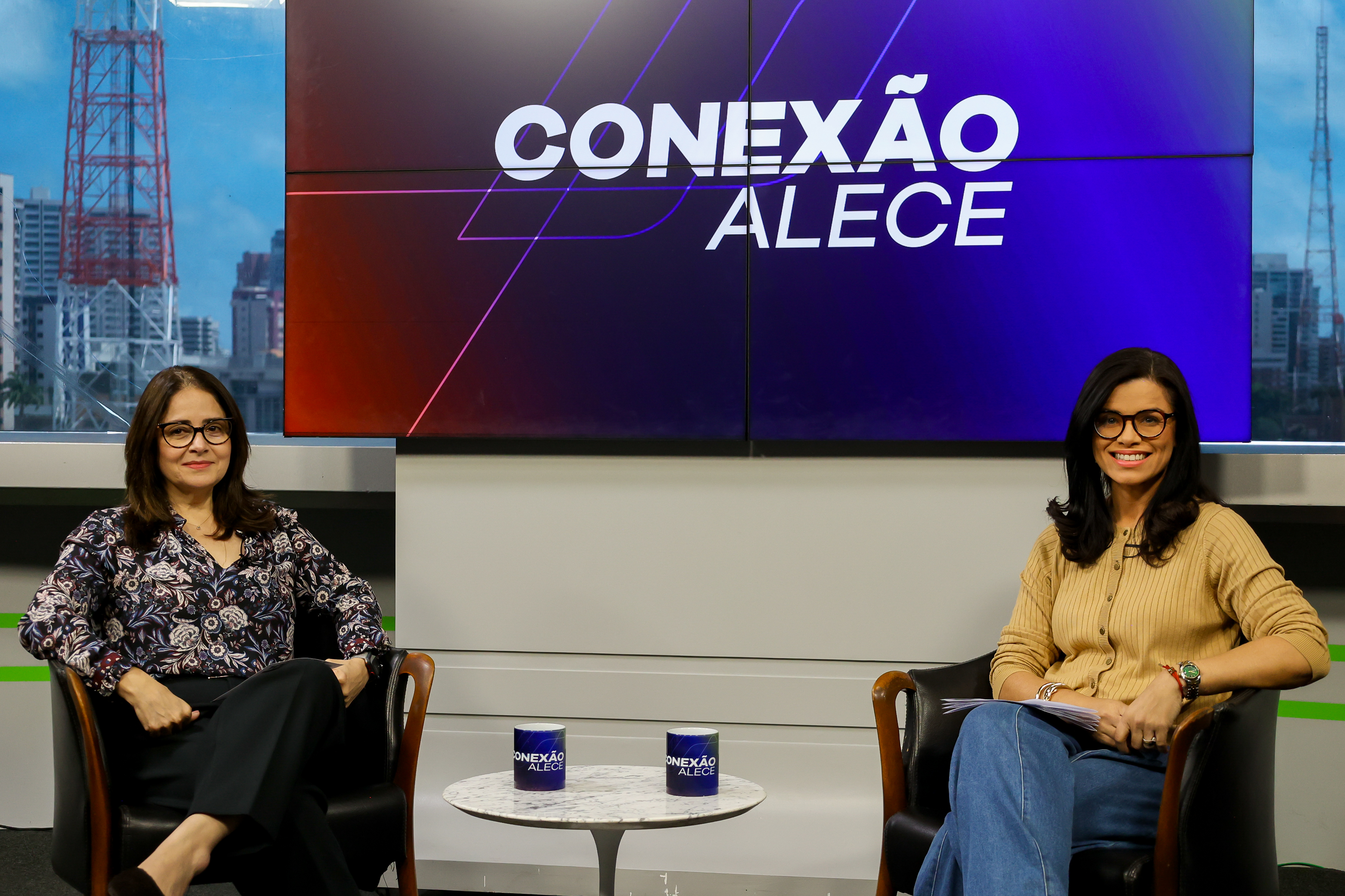 A psicóloga Luciane Ponte em entrevista à jornalista Kézya Diniz.
