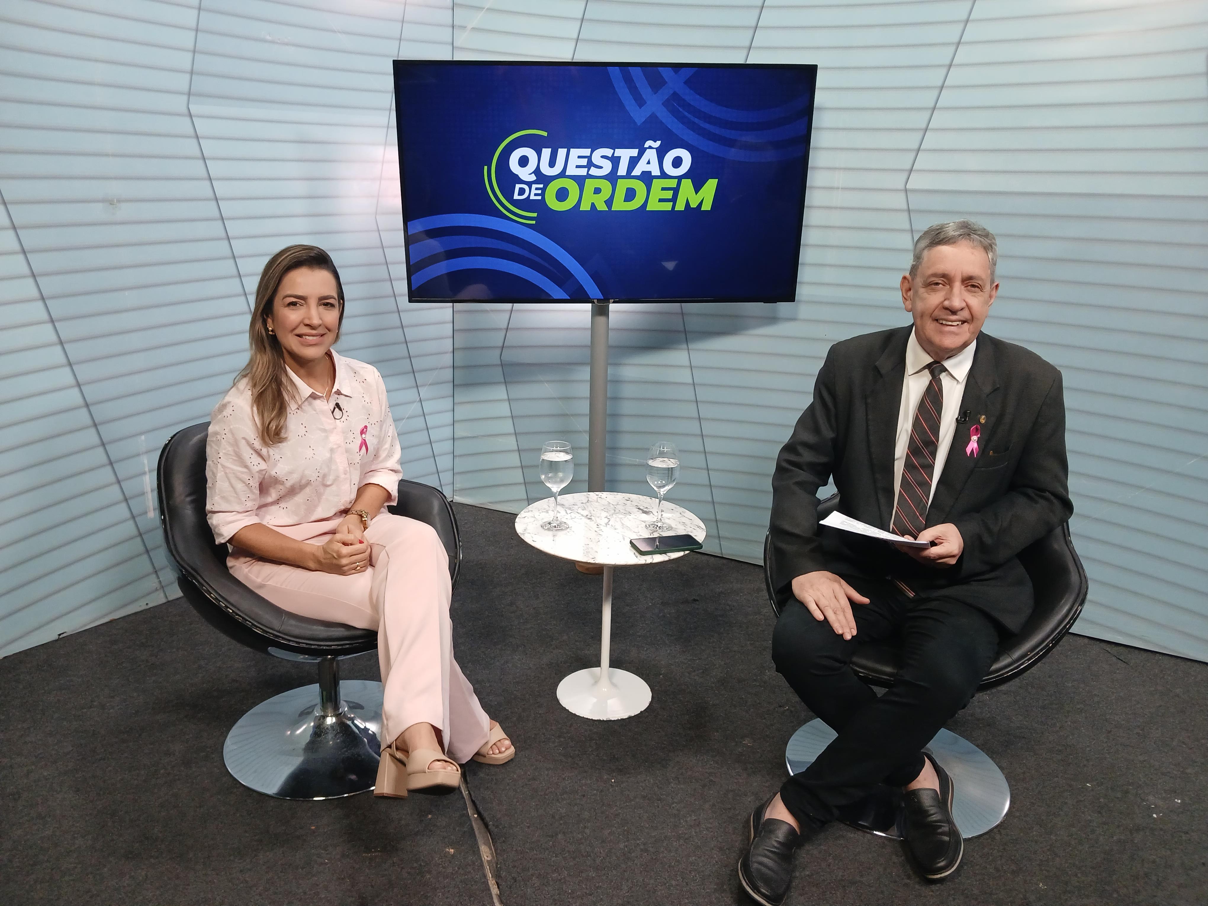 Ana Alice Falcão em entrevista ao jornalista Renato Abreu.