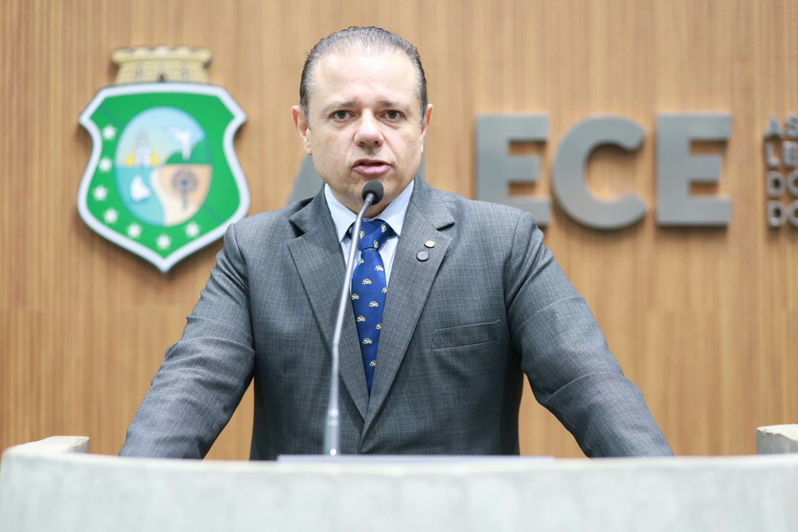 Cláudio Pinho destaca necessidade de enfrentar questões econômicas e sociais pós-eleições
