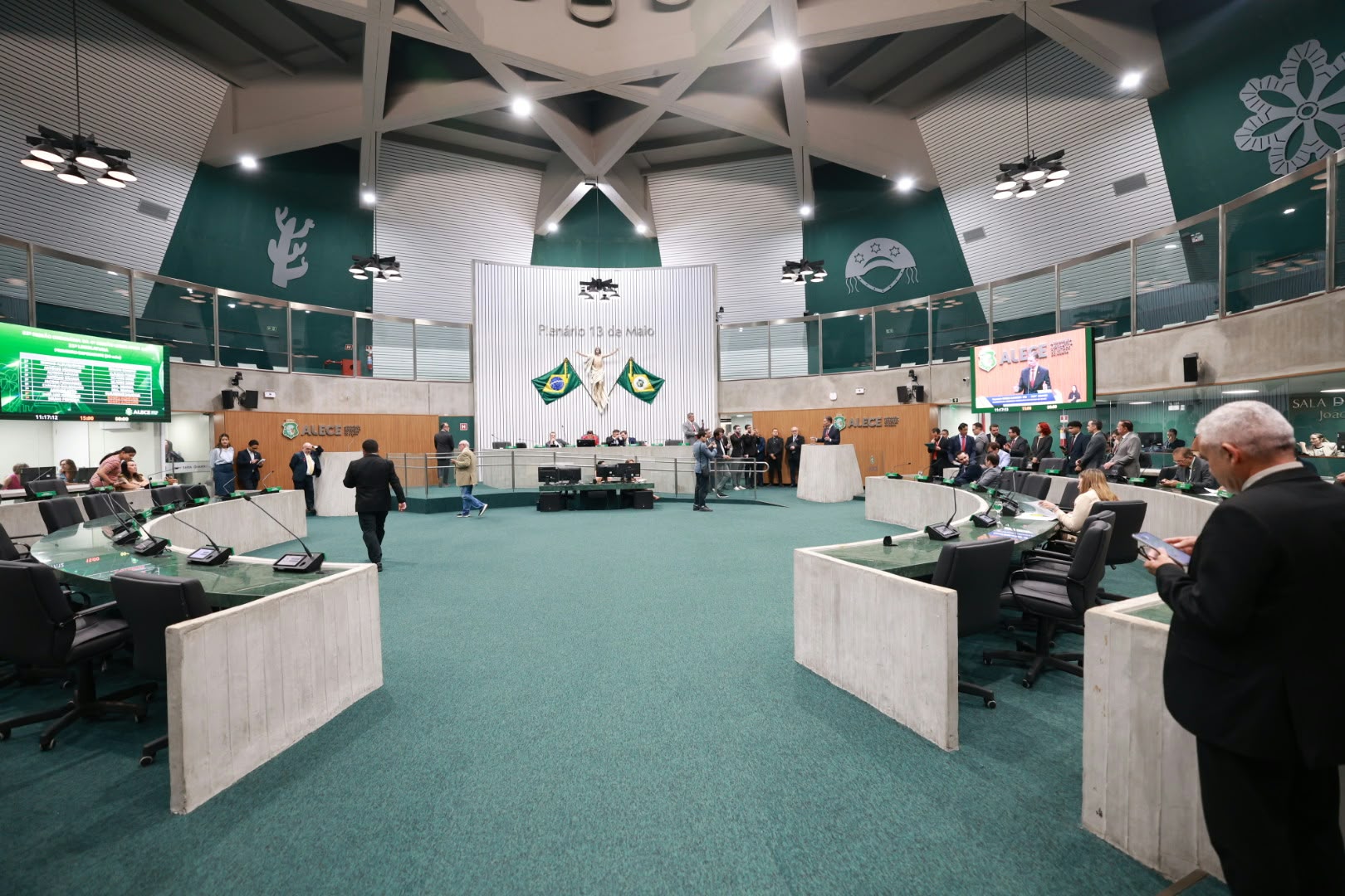 Plenário da Alece aprova nove projetos de lei de deputados