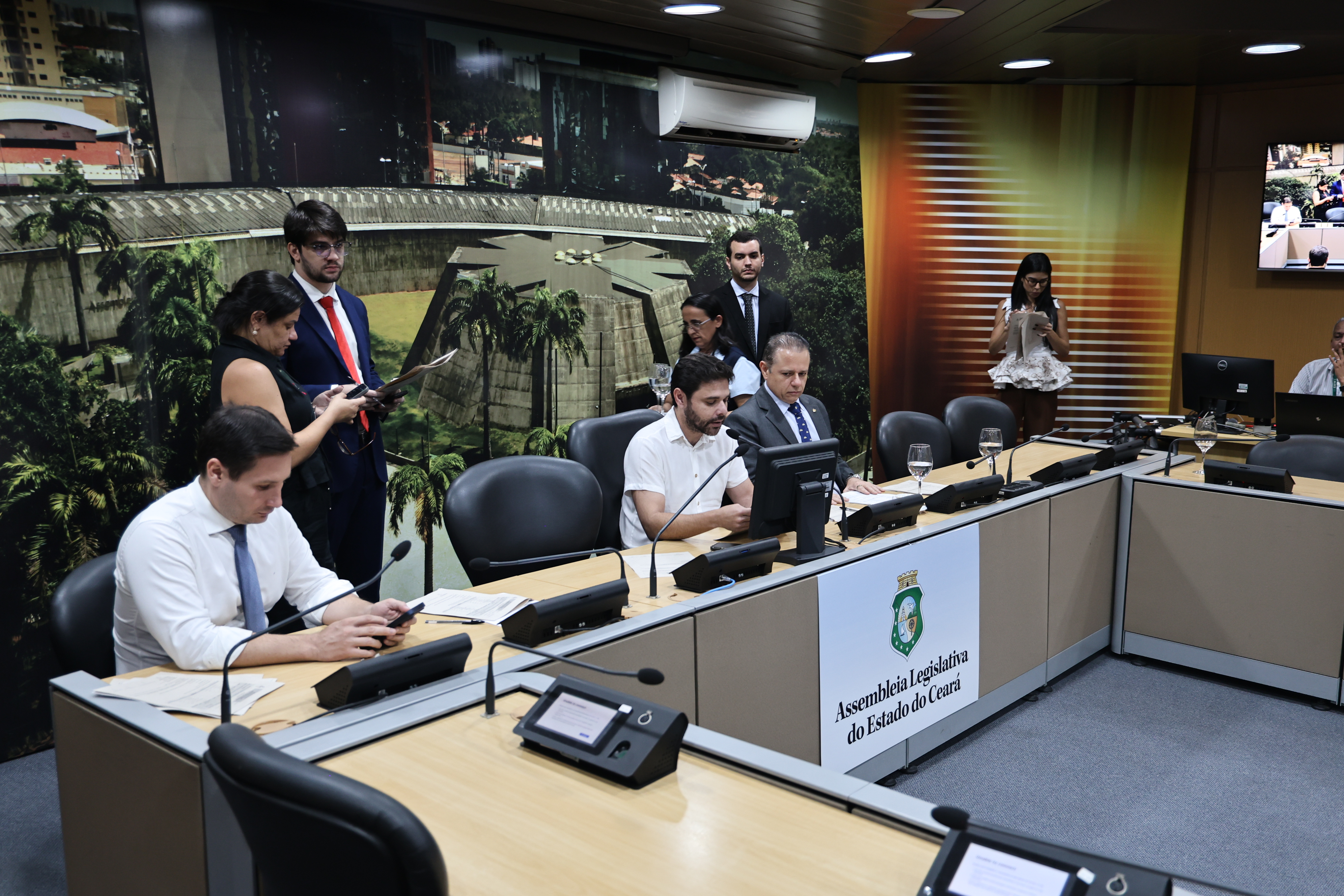 CCJR da Alece aprova 26 proposições de deputados estaduais nesta terça-feira