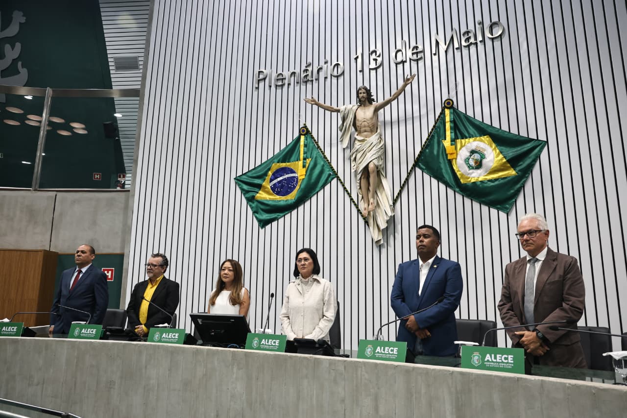 Sessão solene foi realizada no Plenário 13 de Maio
